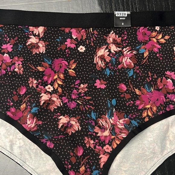 3 for $20 TORRID NWT Black Floral Autumn Mid-Rise Brief Panty Size 3X 0328 - Picture 3 of 3